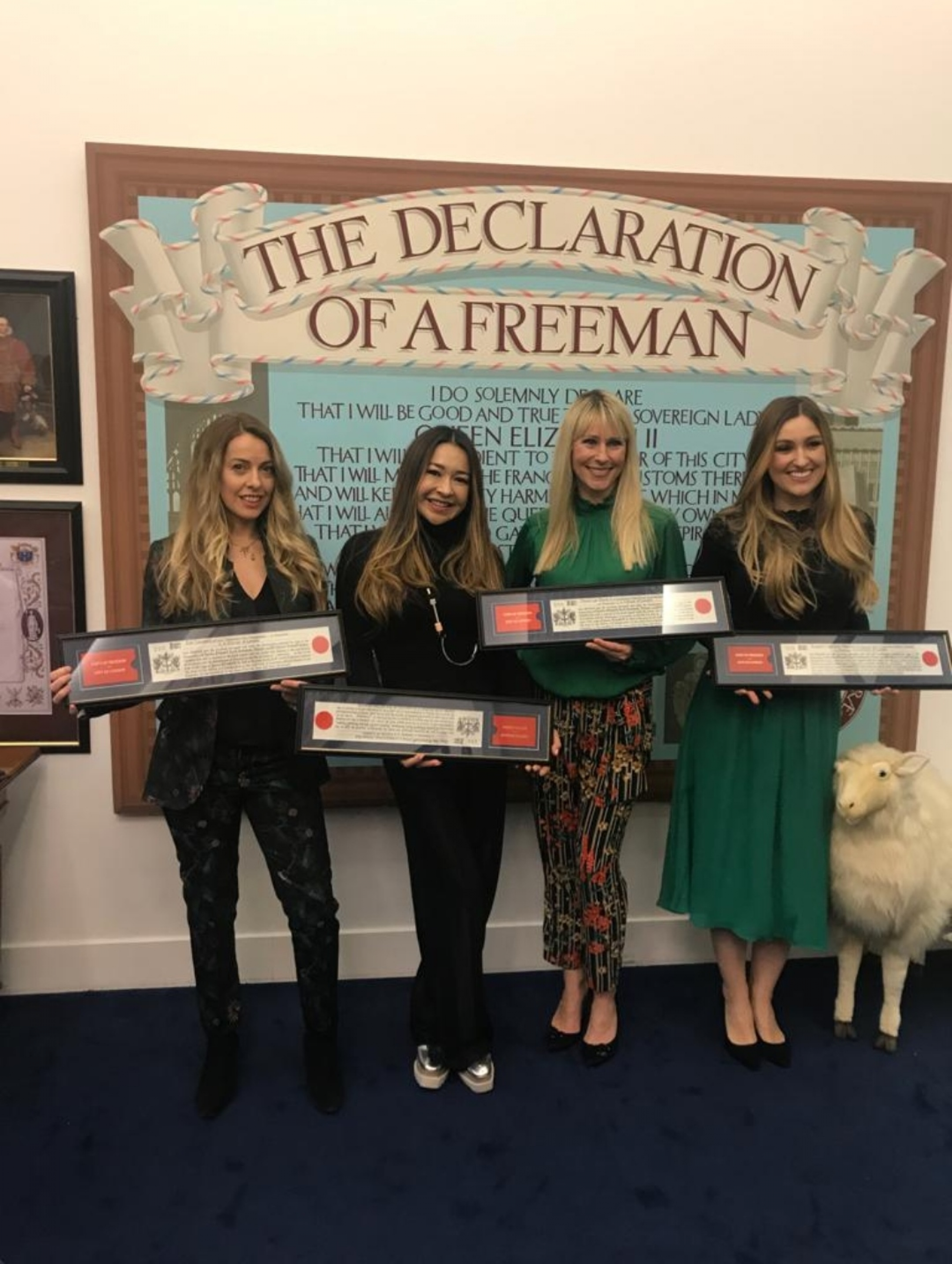 BOND RECEIVE FREEDOM OF THE CITY OF LONDON